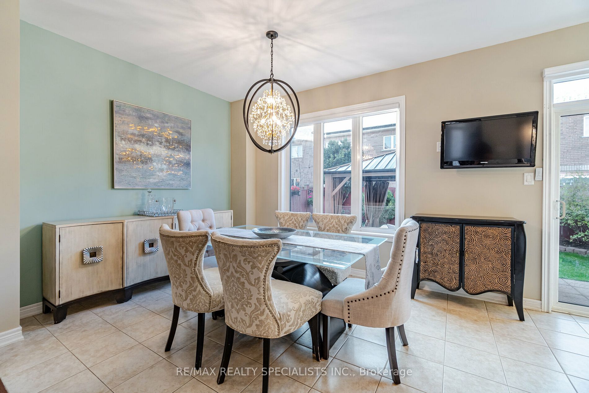 22 Amaryllis Dr