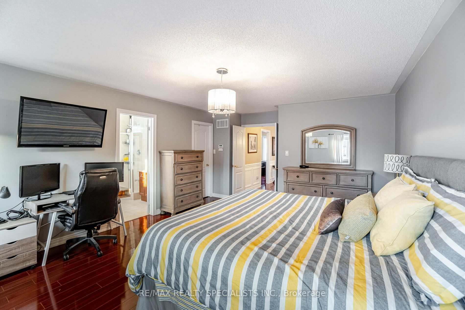 22 Amaryllis Dr