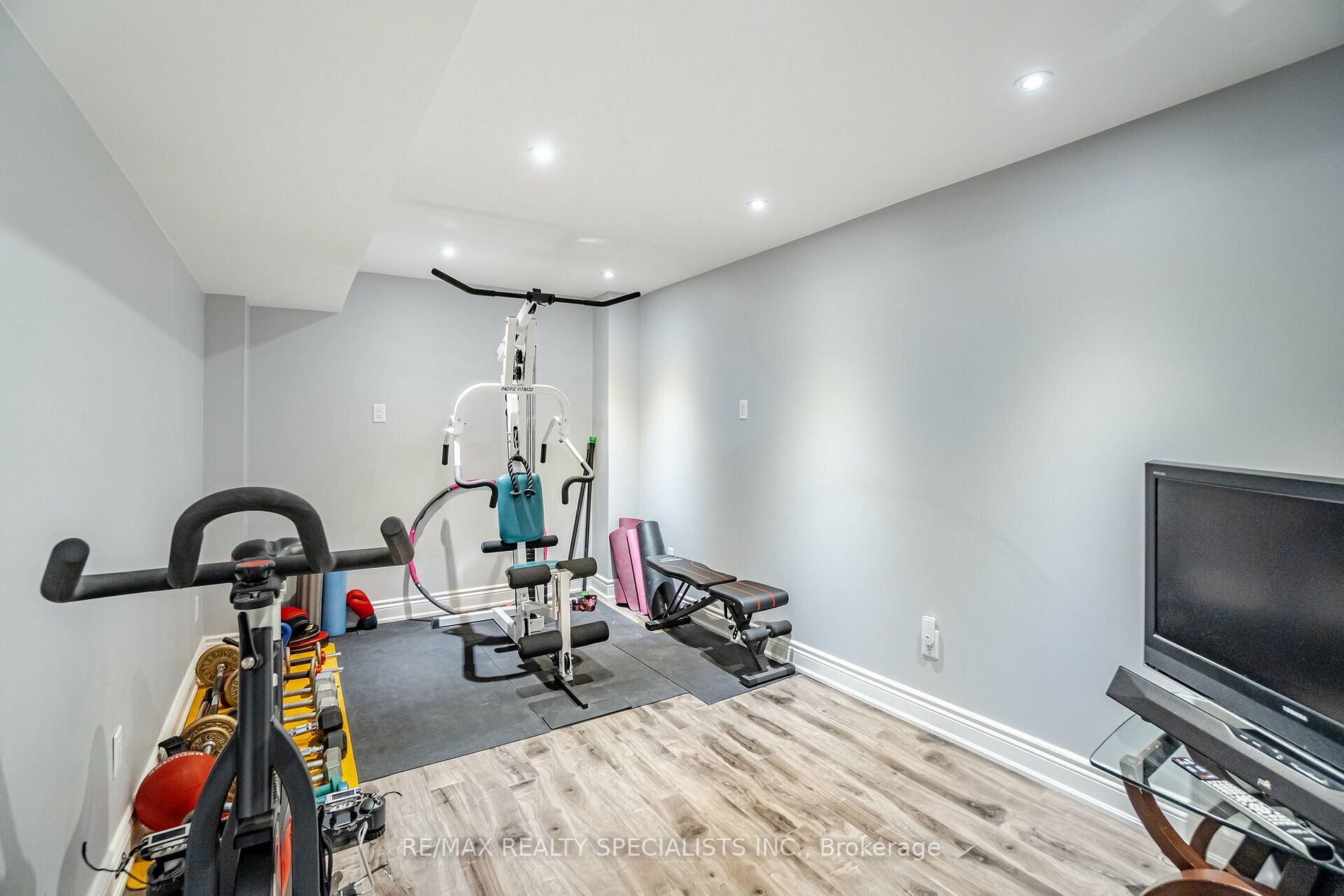 22 Amaryllis Dr