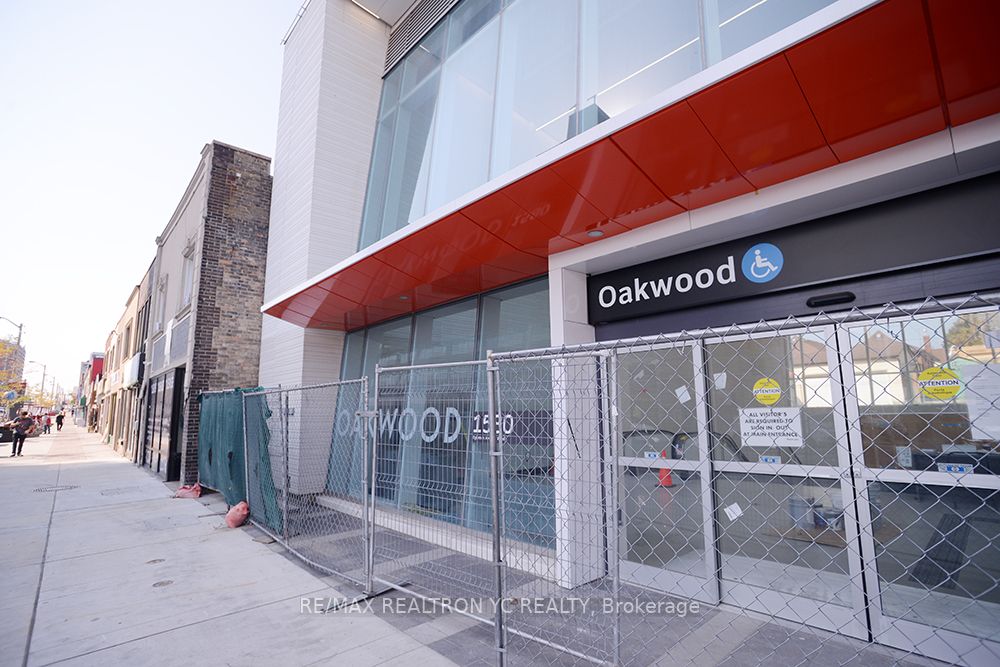 1586 Eglinton Ave W