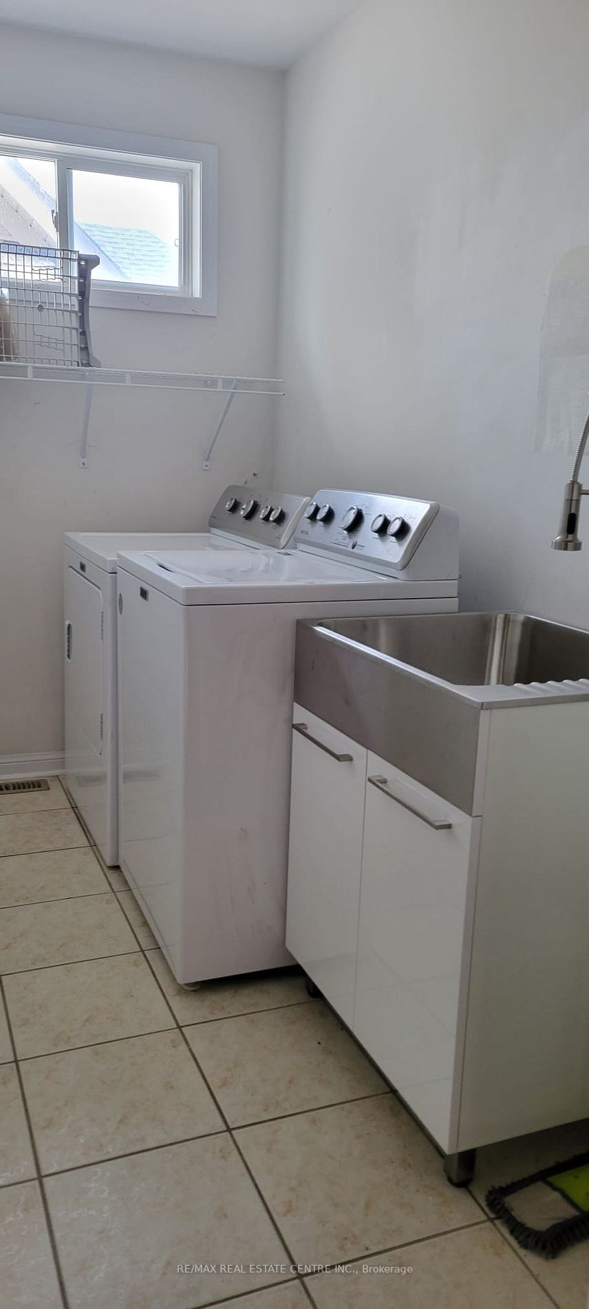 1399 Marshall Cres