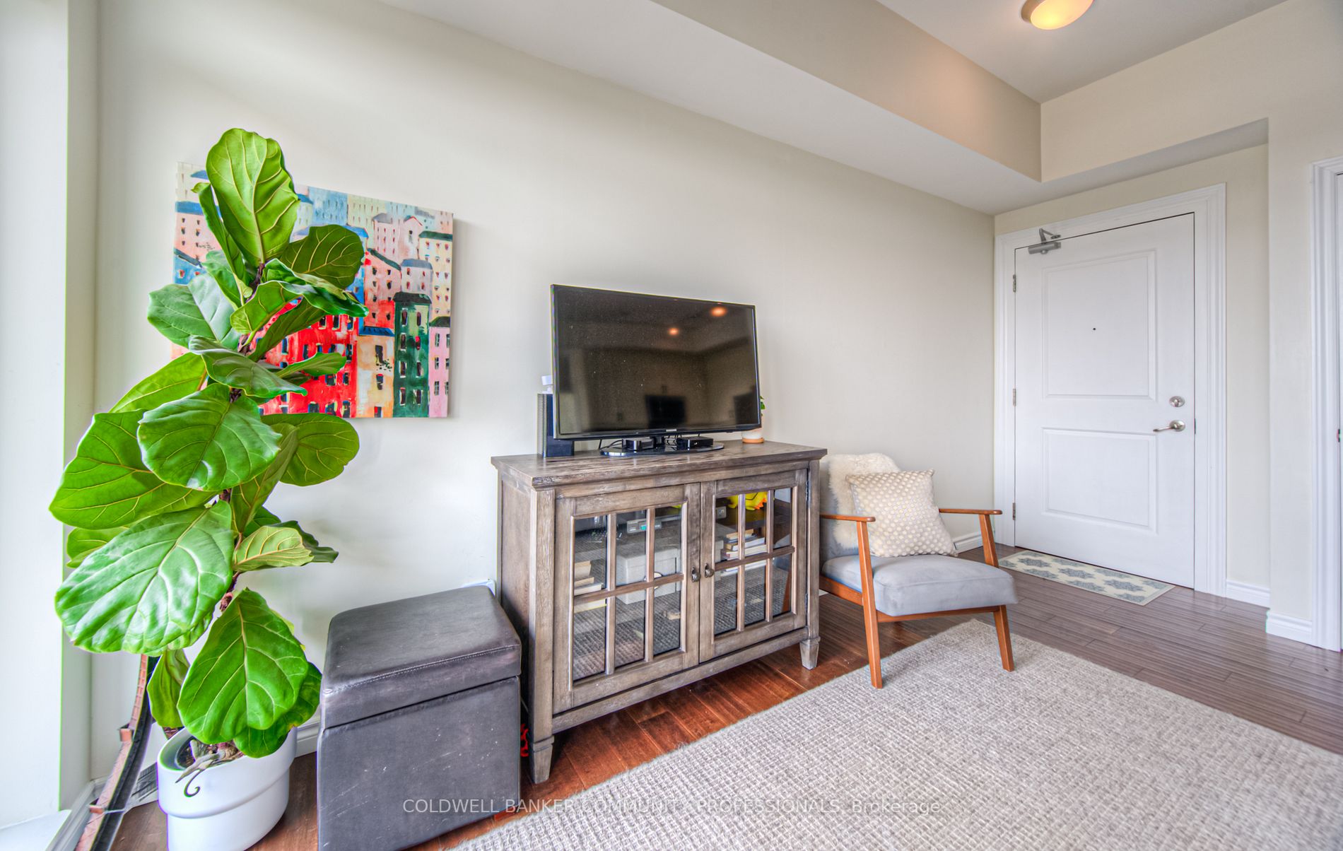 34 Plains Rd E, #501