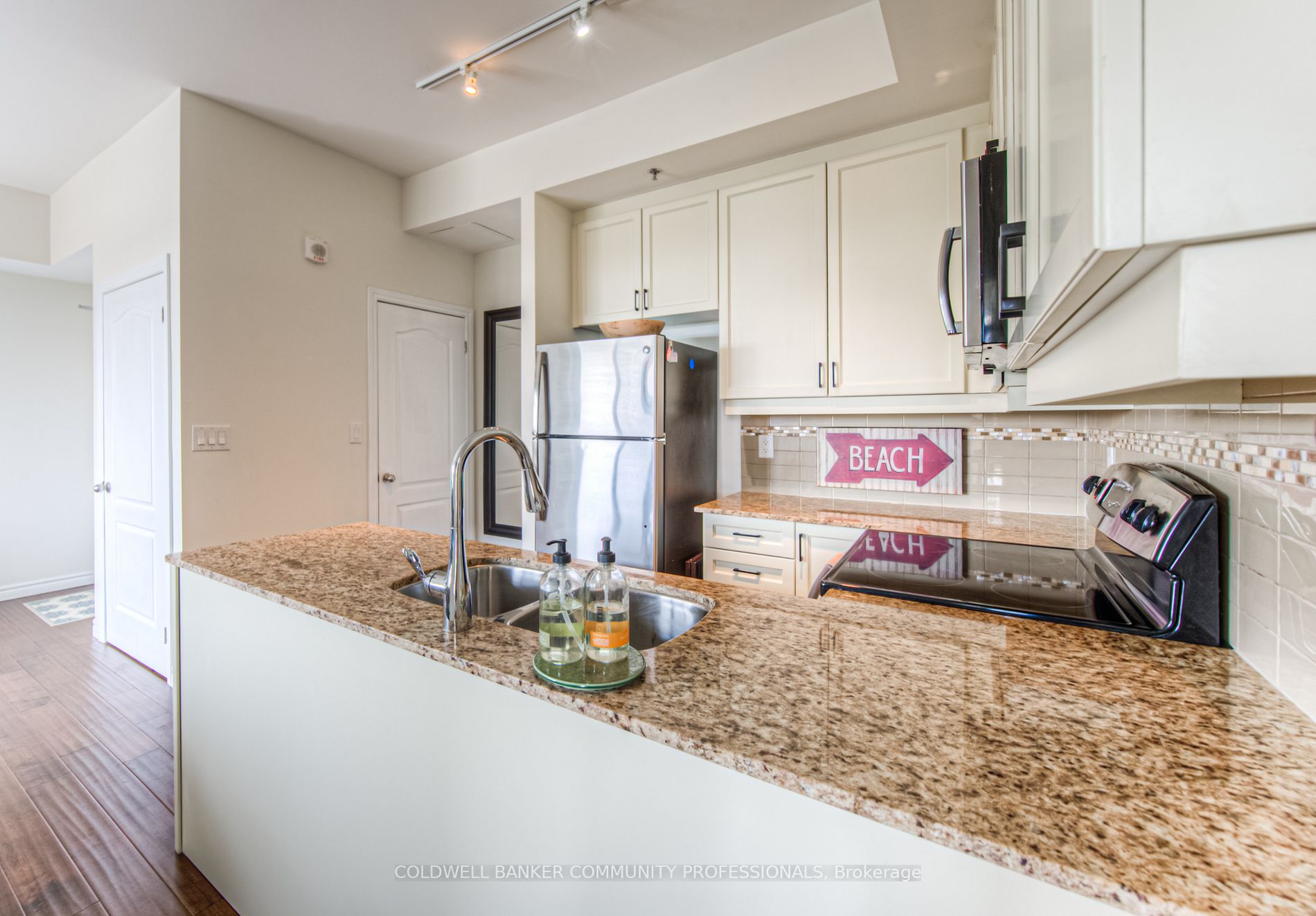 34 Plains Rd E, #501