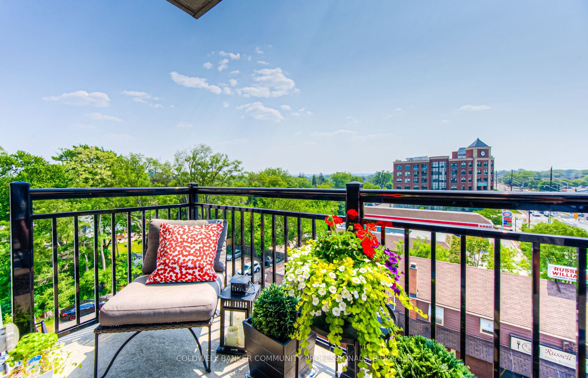 34 Plains Rd E, #501