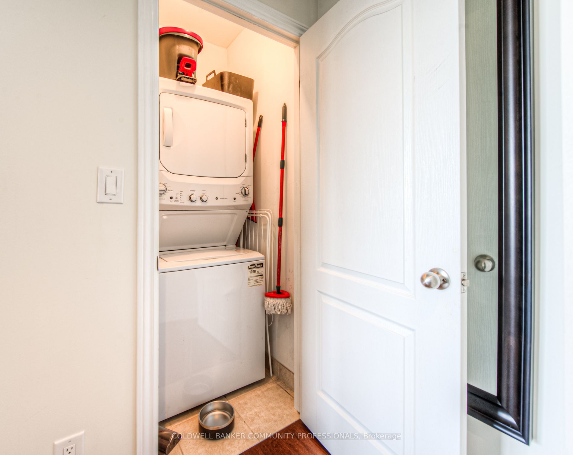 34 Plains Rd E, #501
