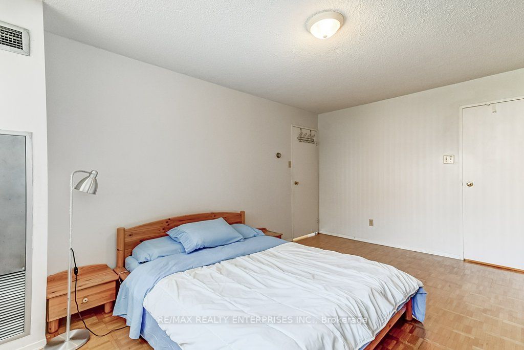 3700 Kaneff Cres, #503