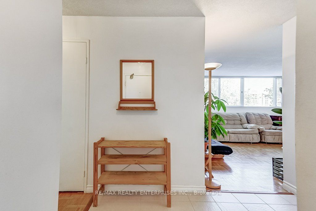 3700 Kaneff Cres, #503
