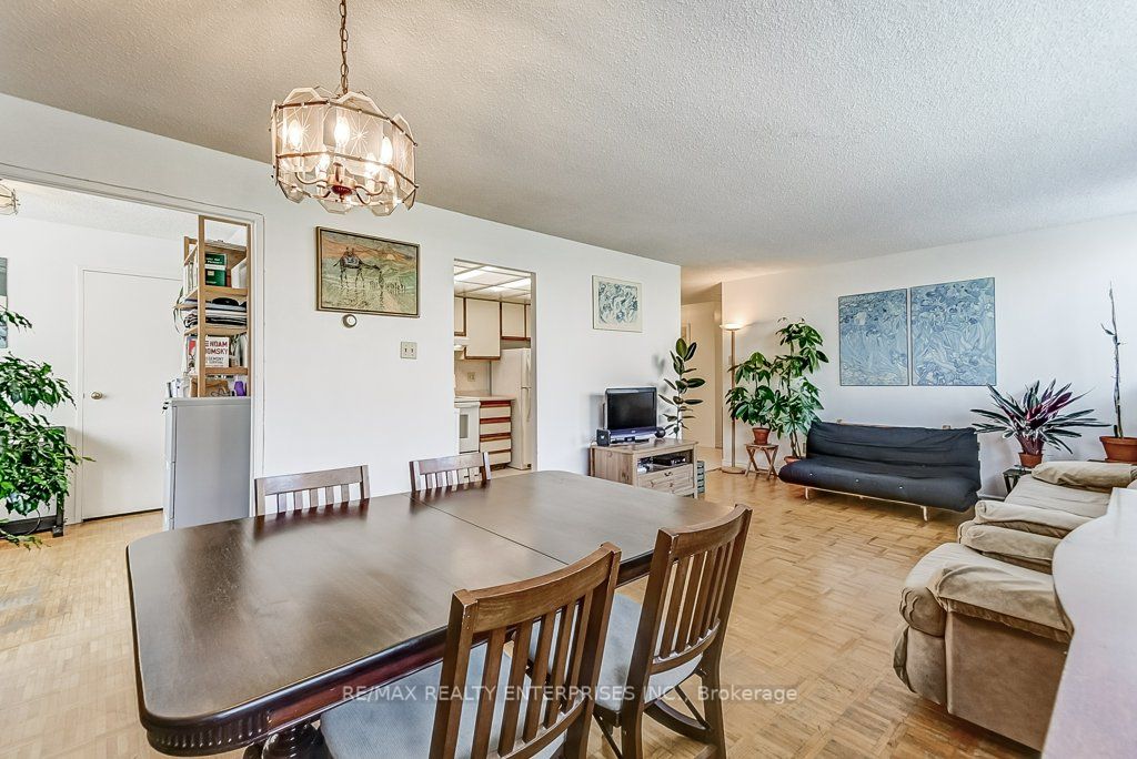 3700 Kaneff Cres, #503