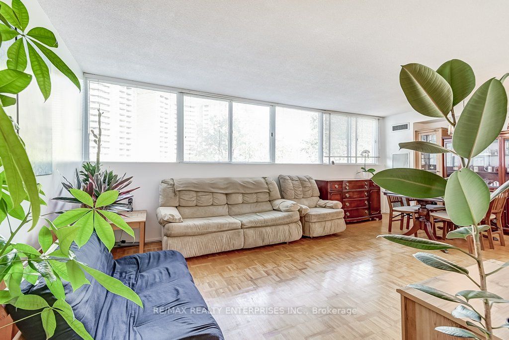3700 Kaneff Cres, #503