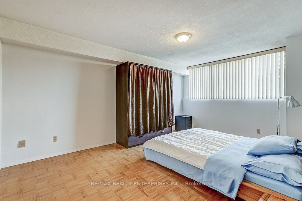 3700 Kaneff Cres, #503