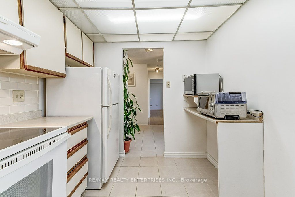 3700 Kaneff Cres, #503