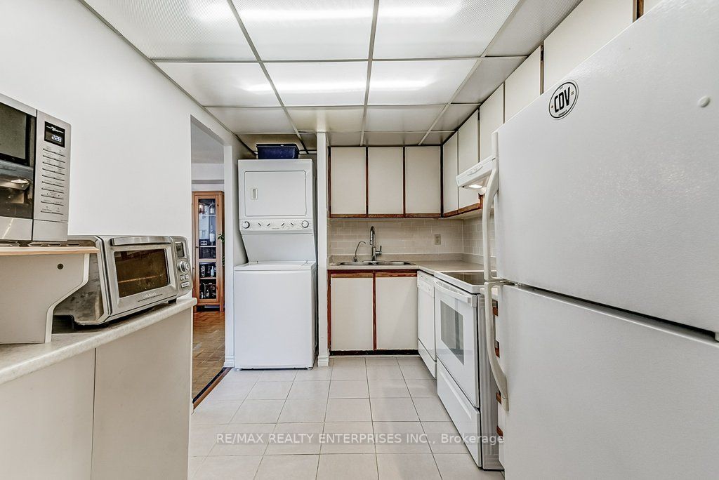 3700 Kaneff Cres, #503