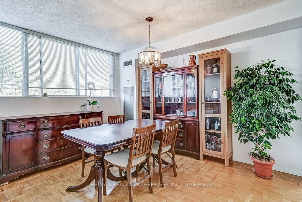 3700 Kaneff Cres, #503