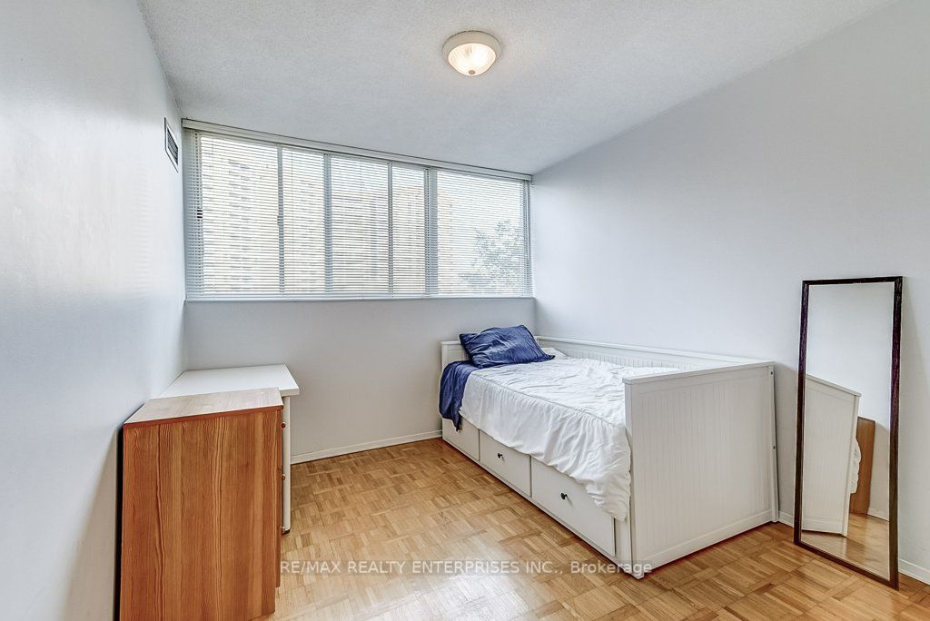 3700 Kaneff Cres, #503