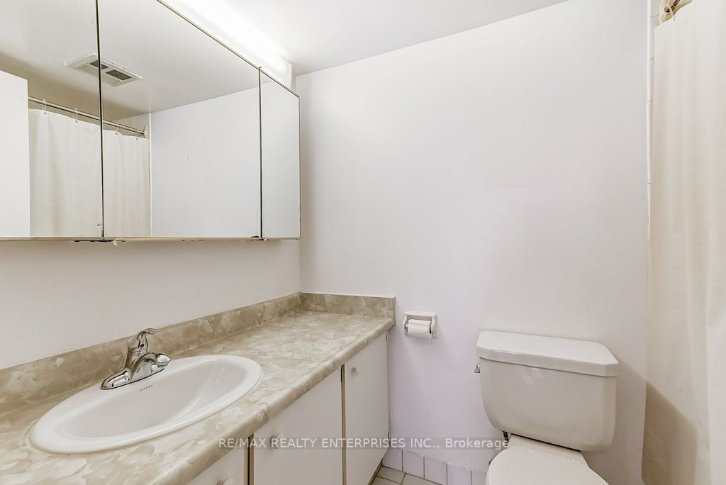 3700 Kaneff Cres, #503