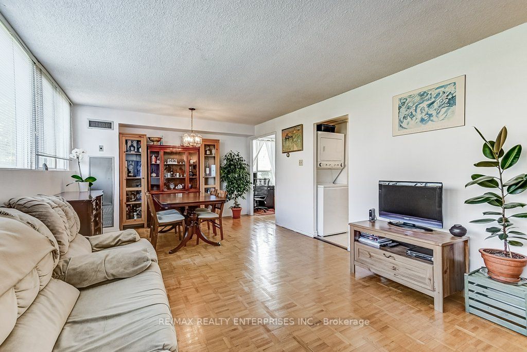 3700 Kaneff Cres, #503