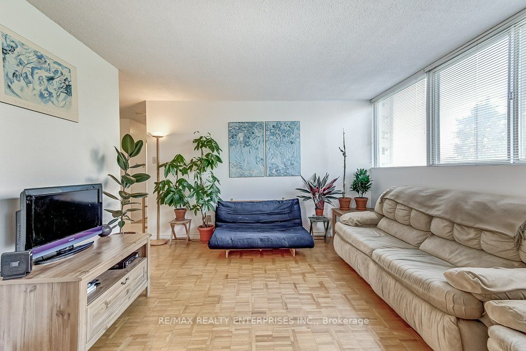 3700 Kaneff Cres, #503