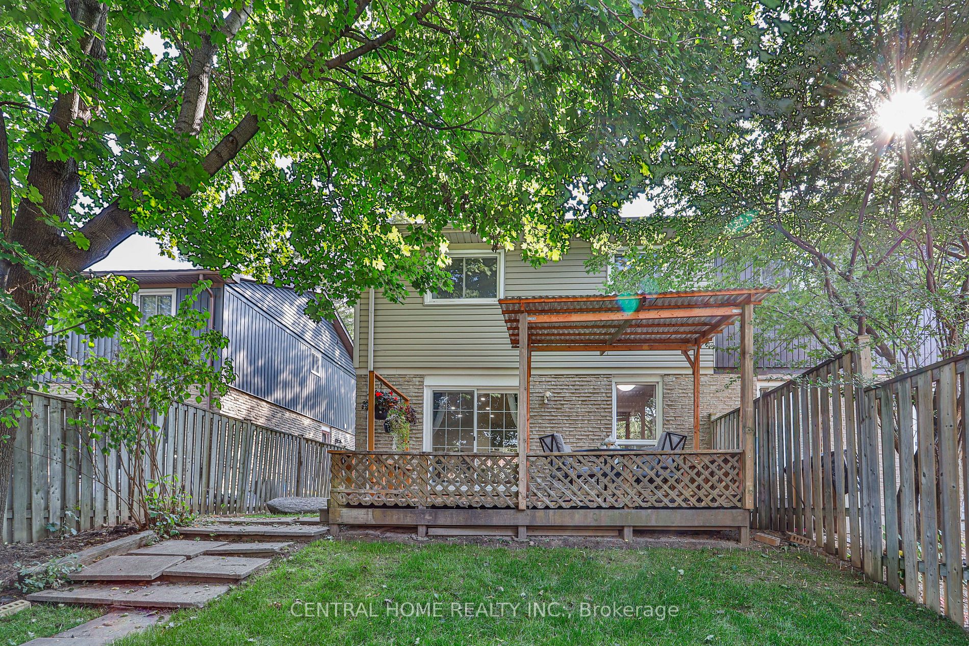 3563 Autumnleaf Cres