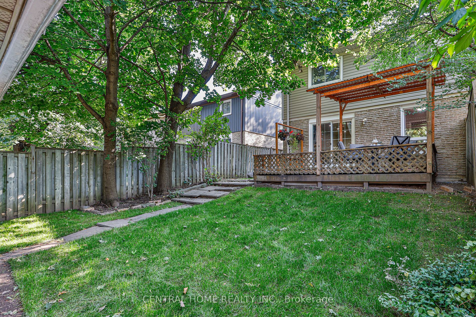 3563 Autumnleaf Cres