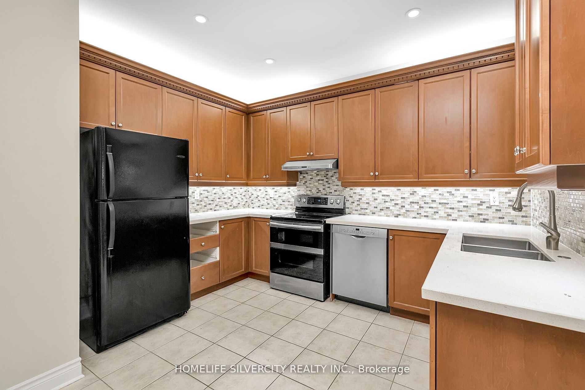 68 Angelucci Dr