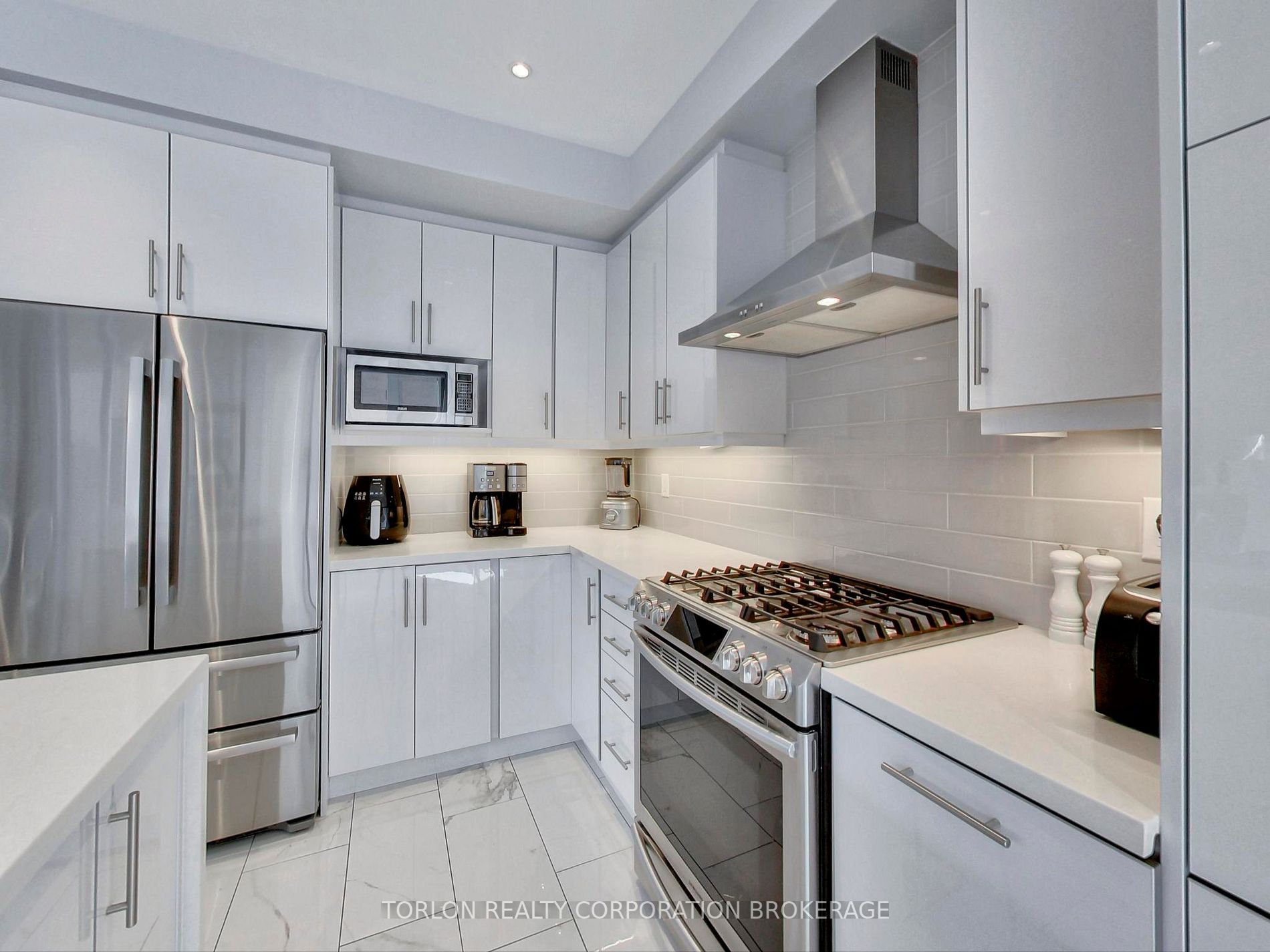 1076 Beachcomber Rd