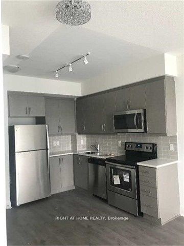 15 Zorra St, #901