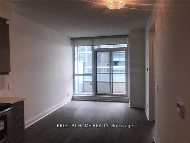 15 Zorra St, #901