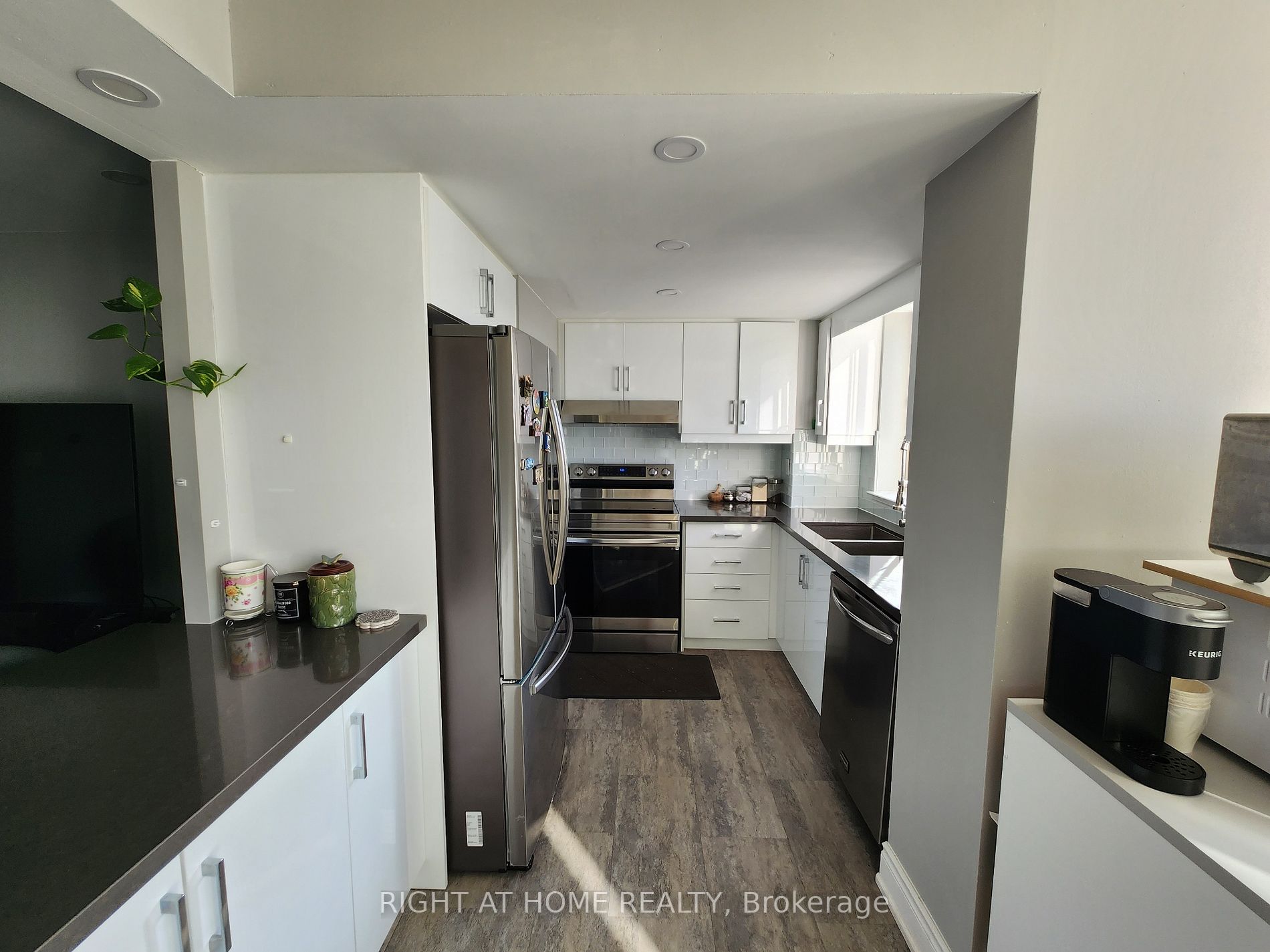 1360 Rathburn Rd E, #1104