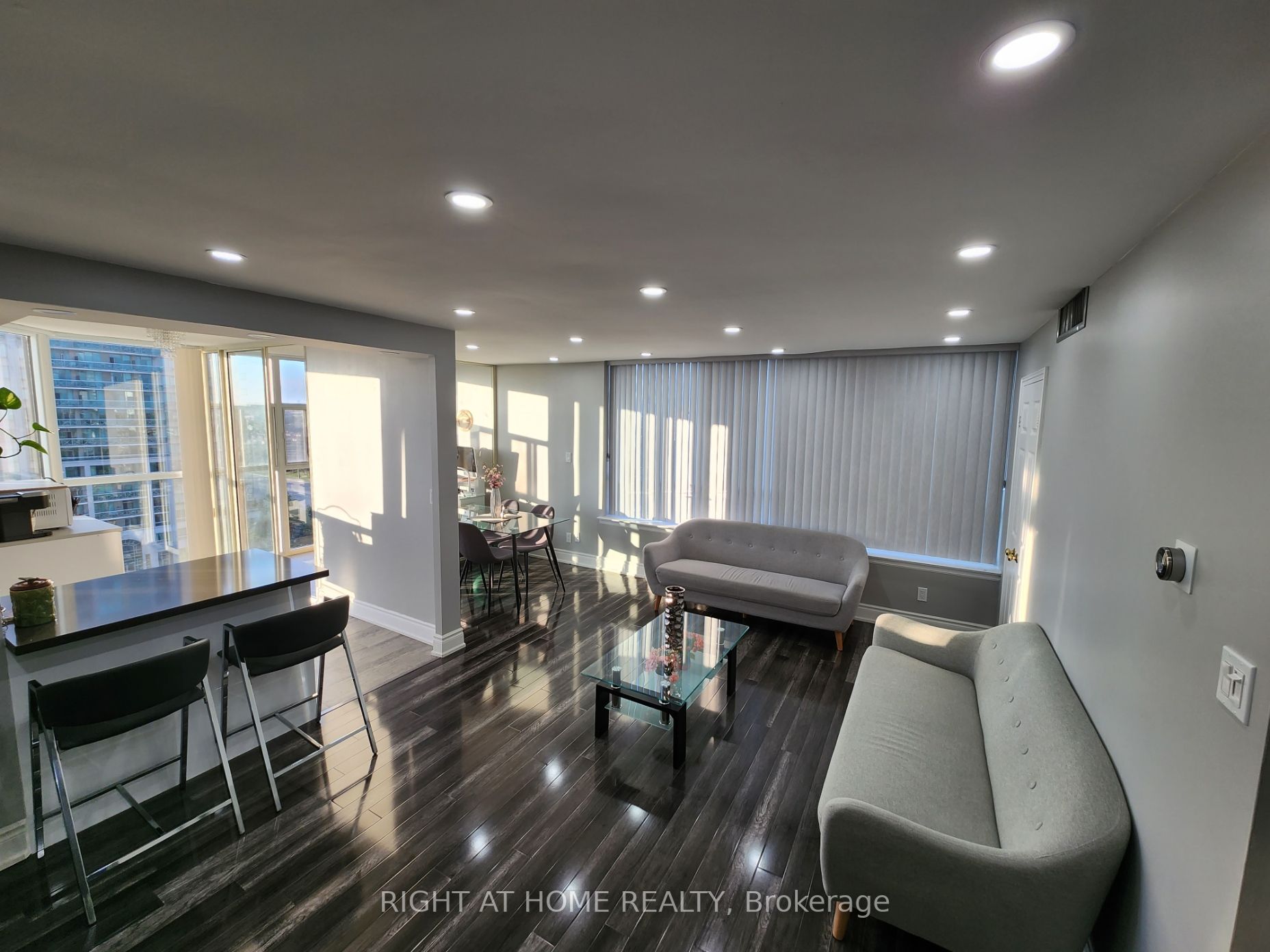 1360 Rathburn Rd E, #1104