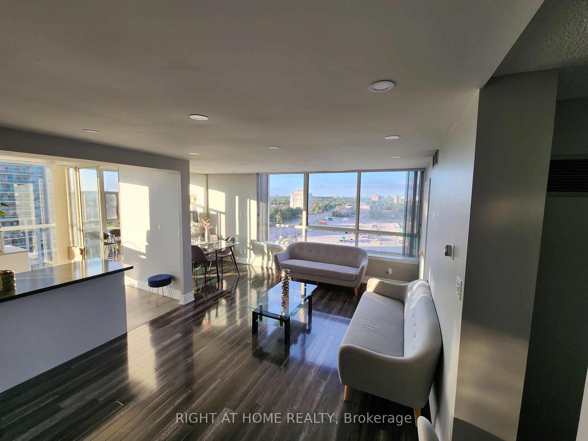 1360 Rathburn Rd E, #1104