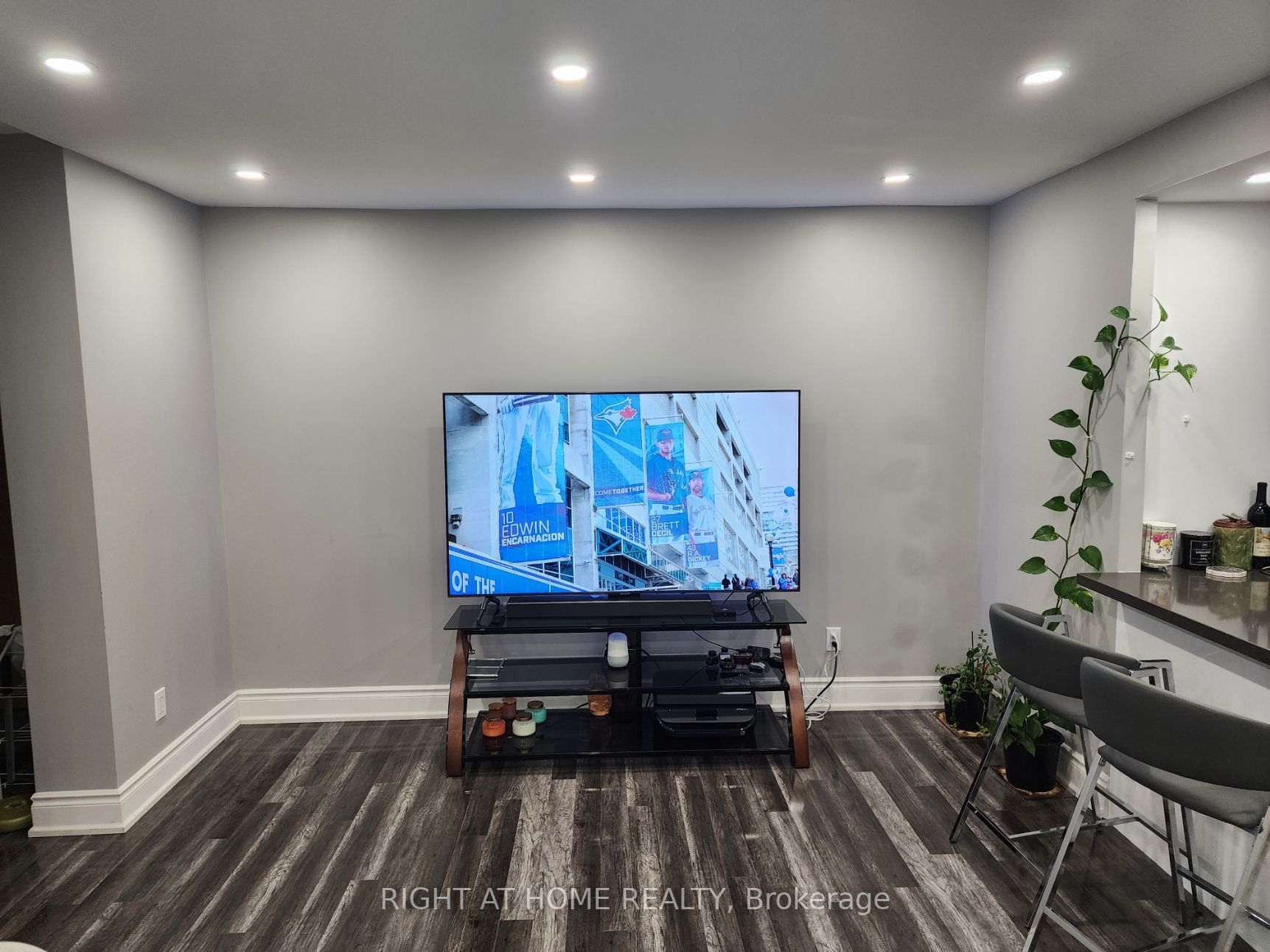 1360 Rathburn Rd E, #1104