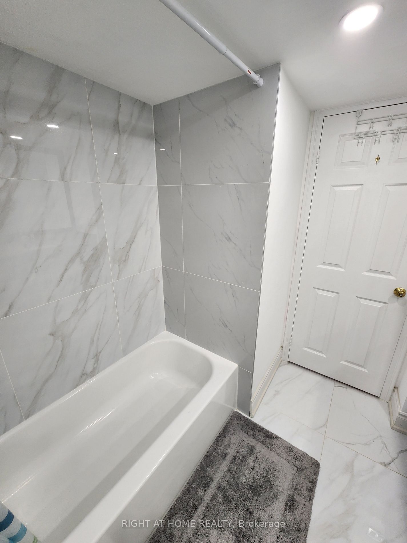 1360 Rathburn Rd E, #1104