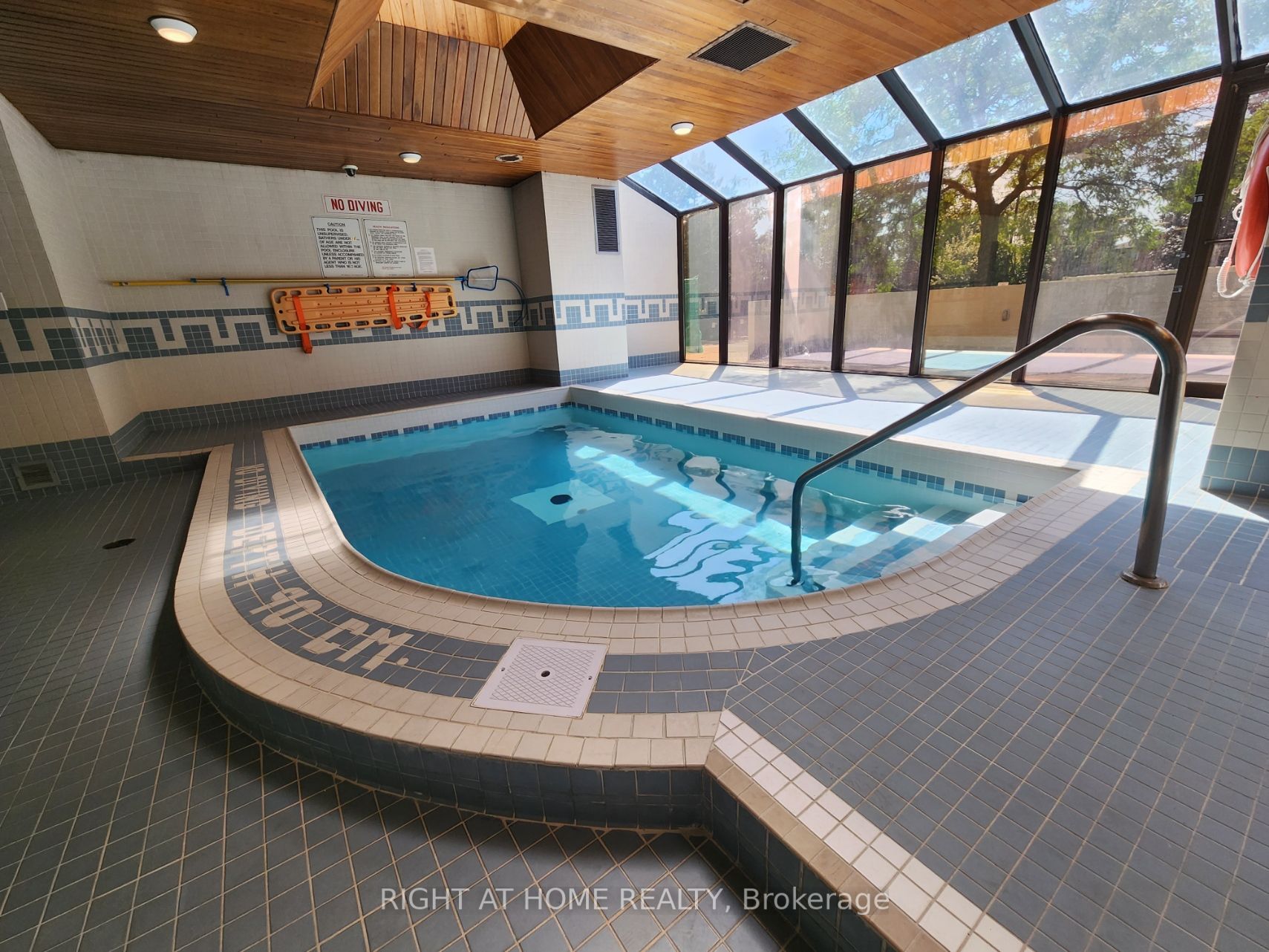 1360 Rathburn Rd E, #1104