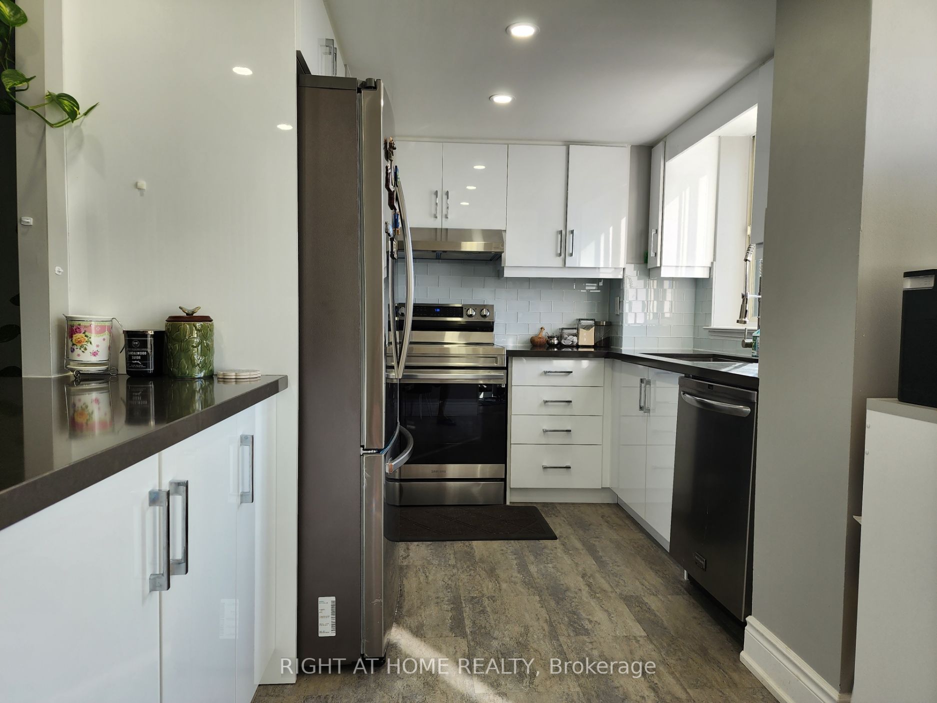1360 Rathburn Rd E, #1104