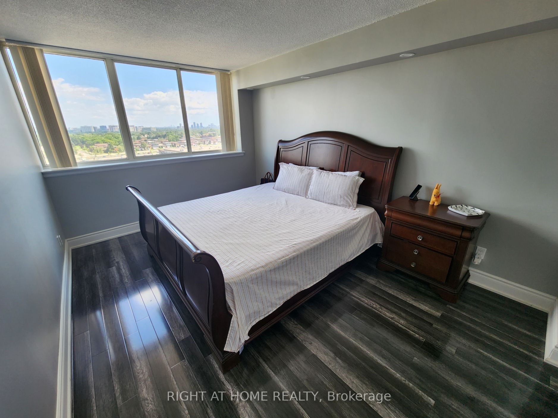 1360 Rathburn Rd E, #1104