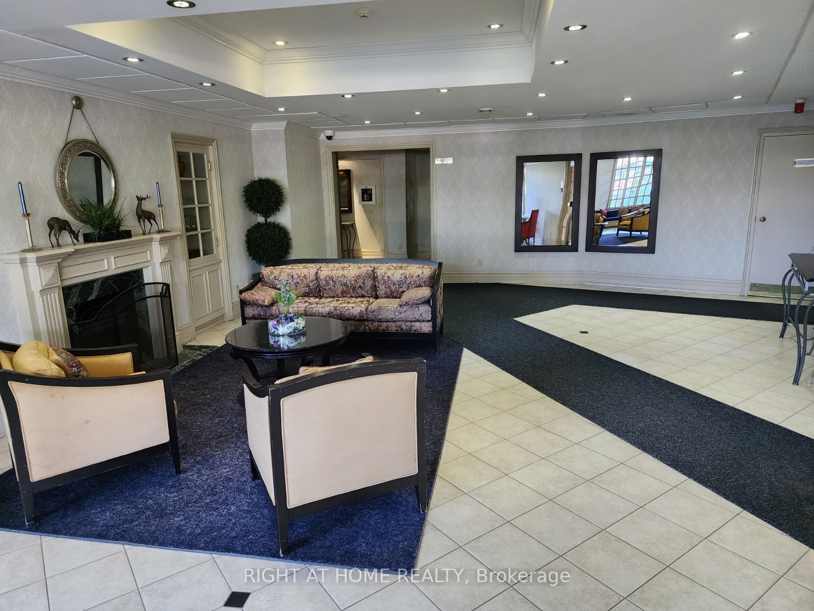 1360 Rathburn Rd E, #1104