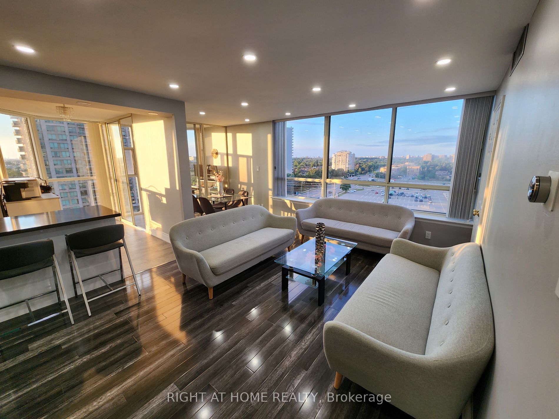 1360 Rathburn Rd E, #1104