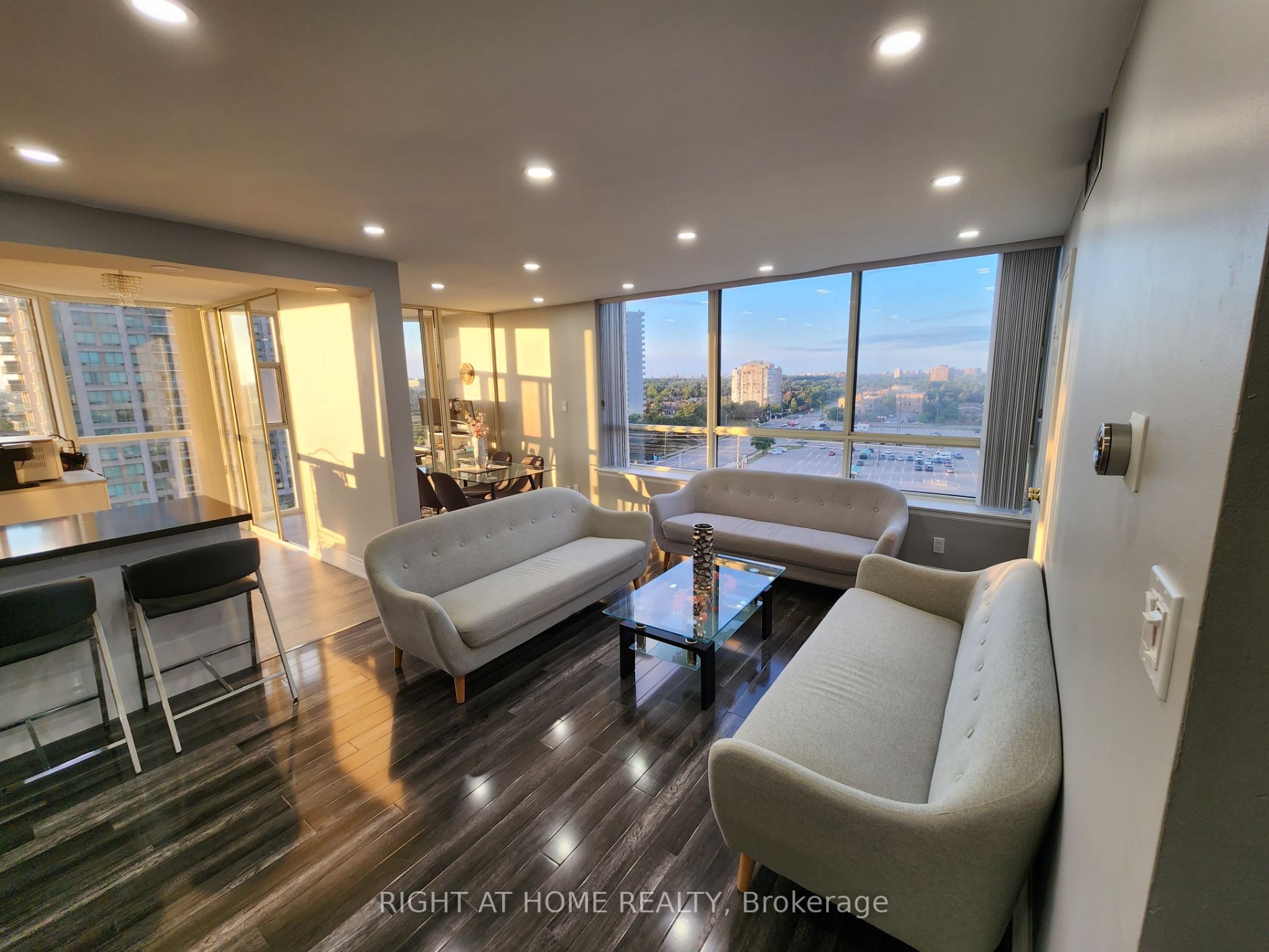 1360 Rathburn Rd E, #1104