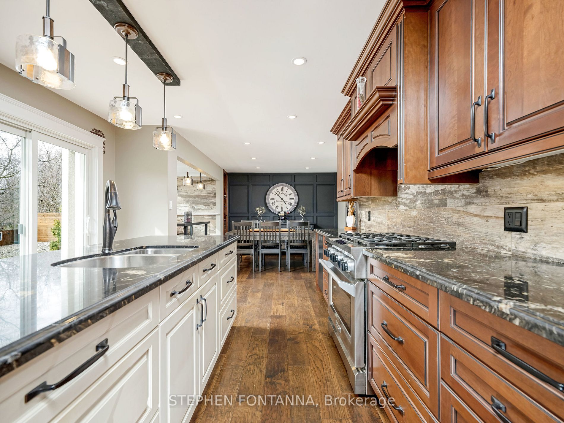 17 Glen Crescent Dr