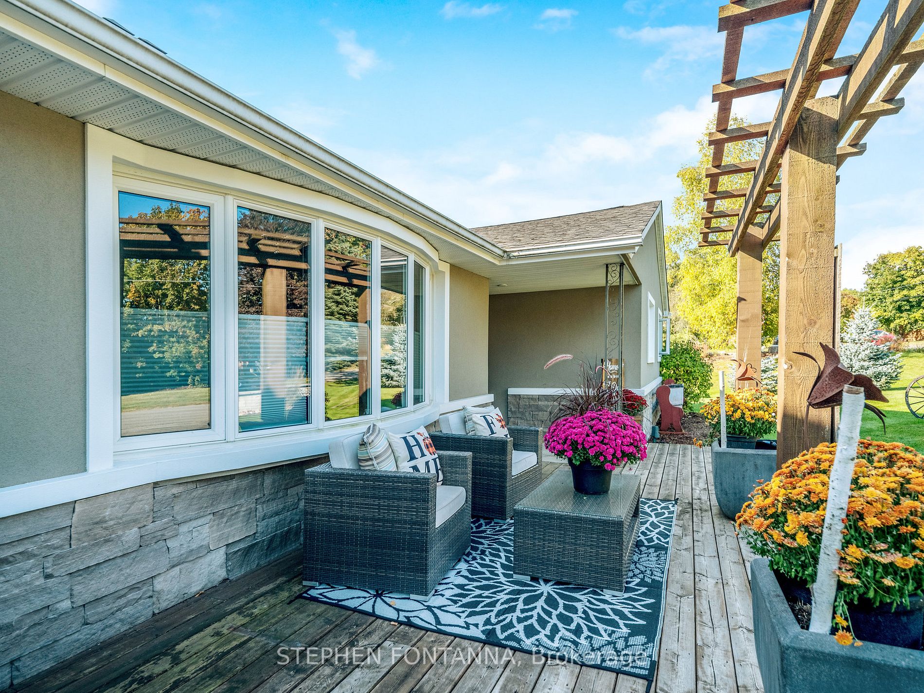 17 Glen Crescent Dr