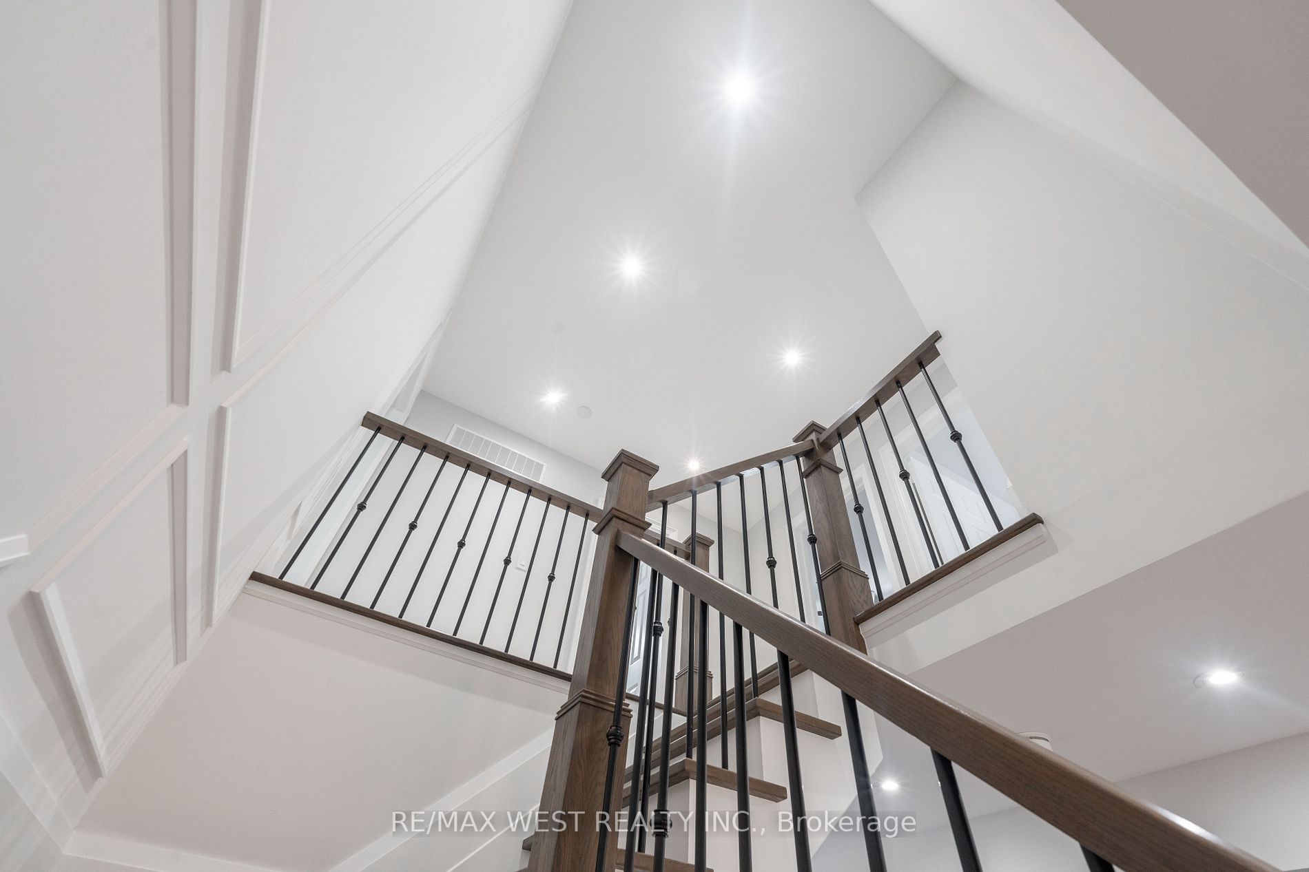5 Hathaway Court