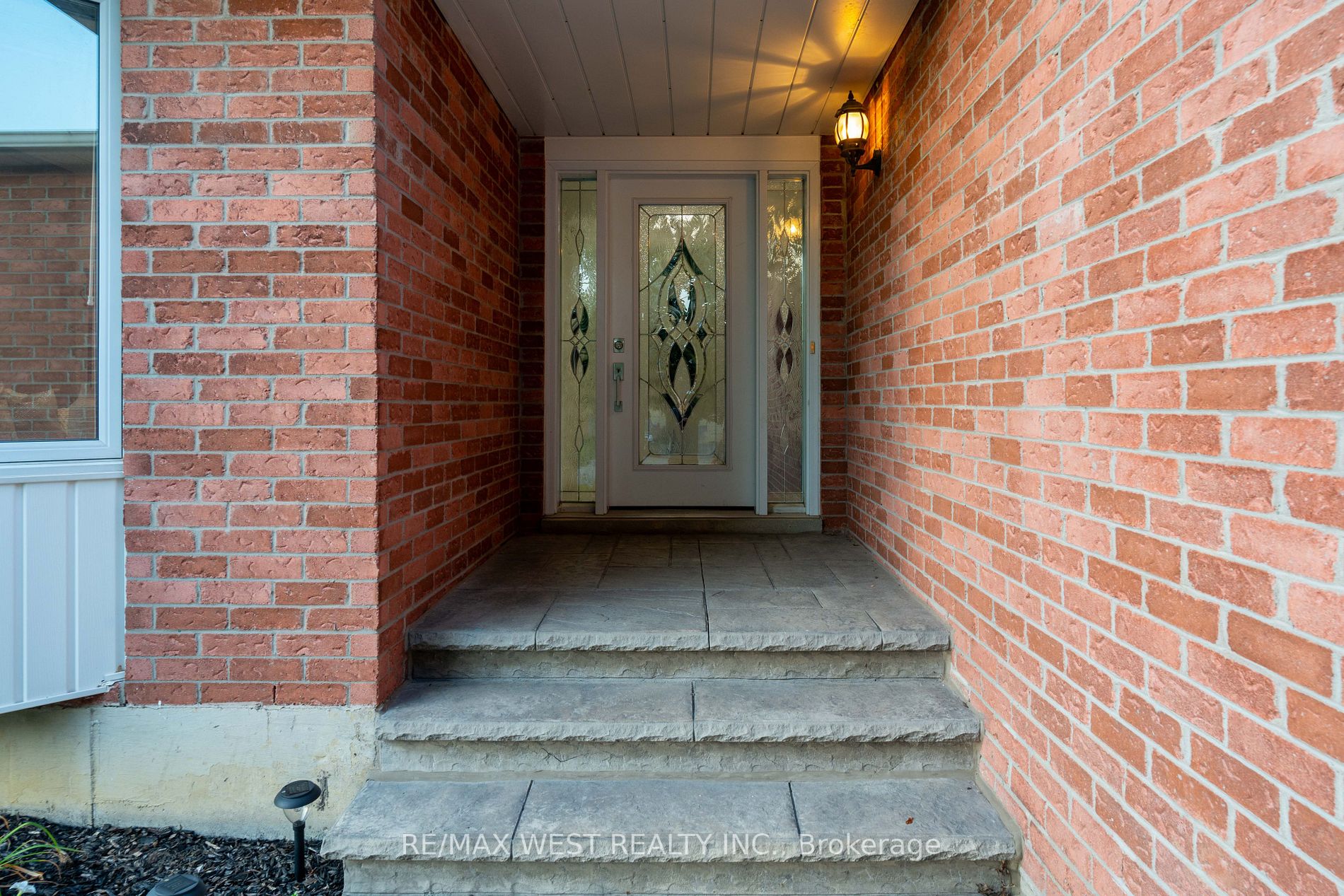 5 Hathaway Court