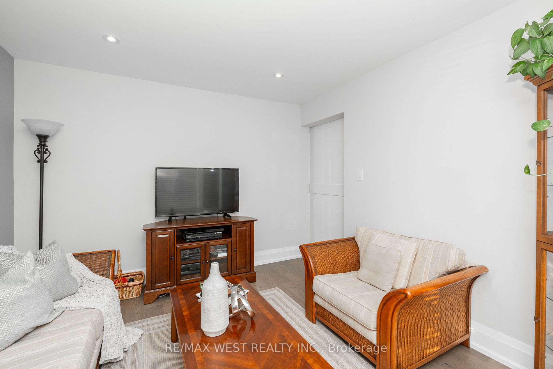 5 Hathaway Court