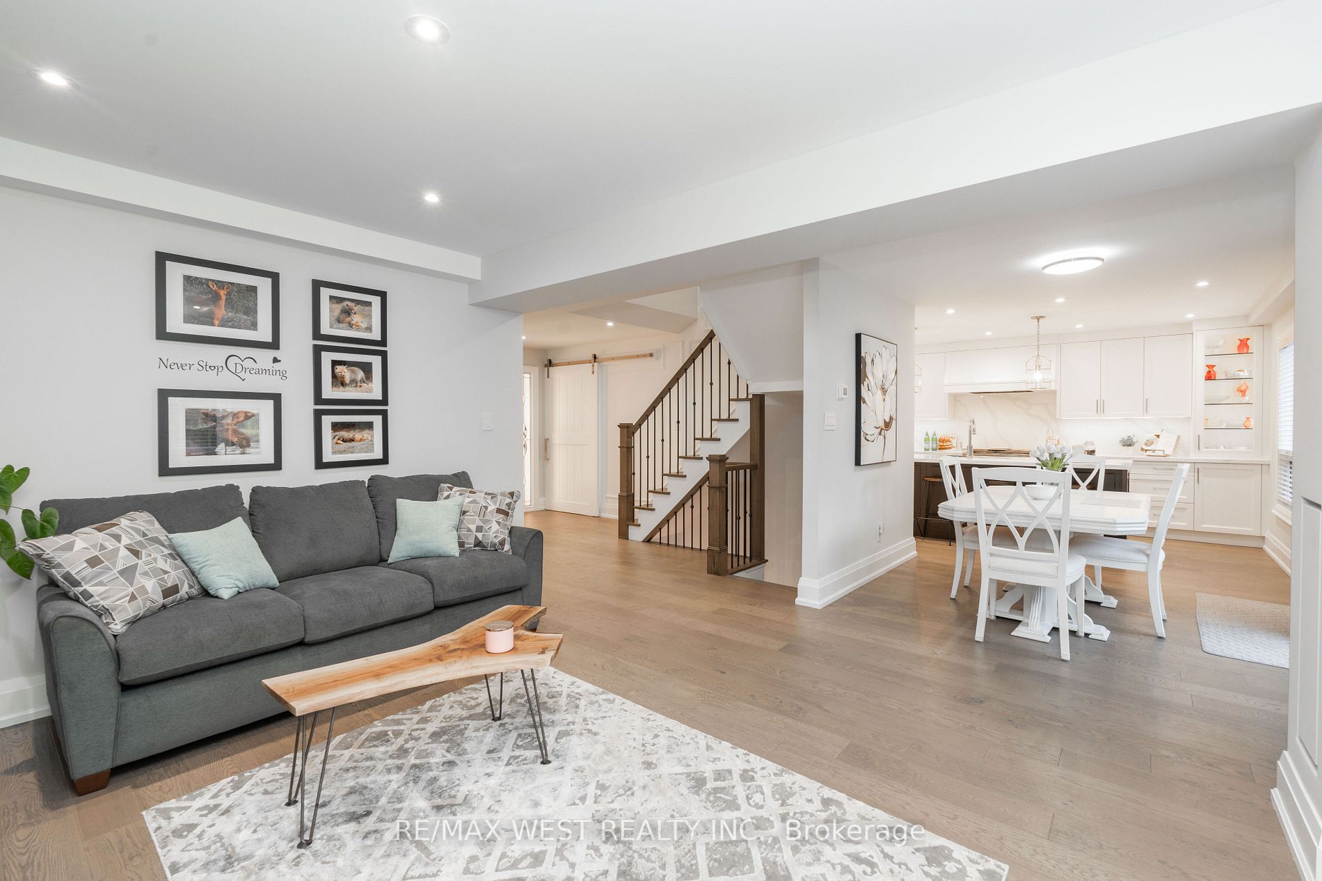 5 Hathaway Court