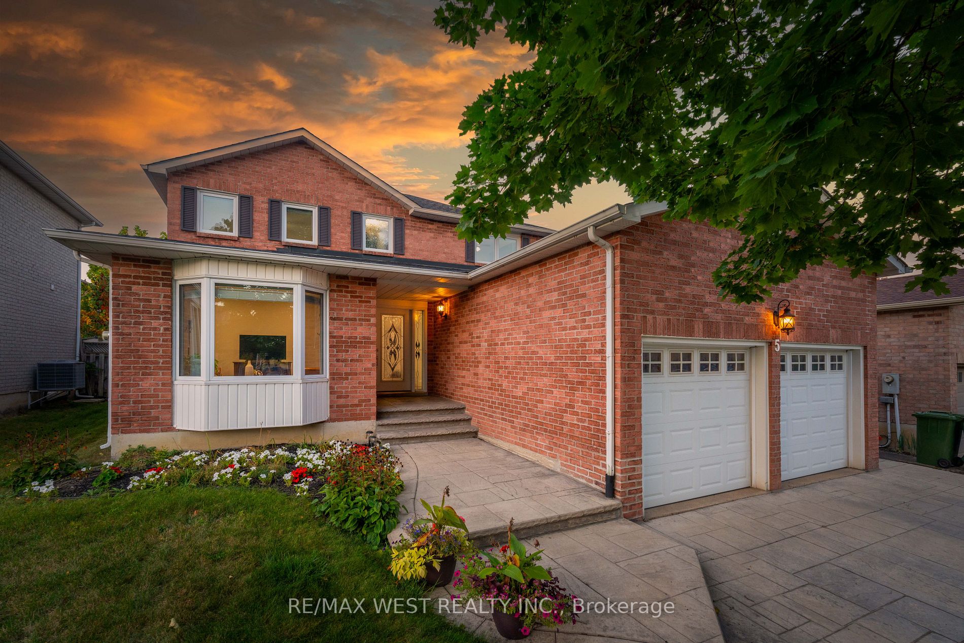 5 Hathaway Court