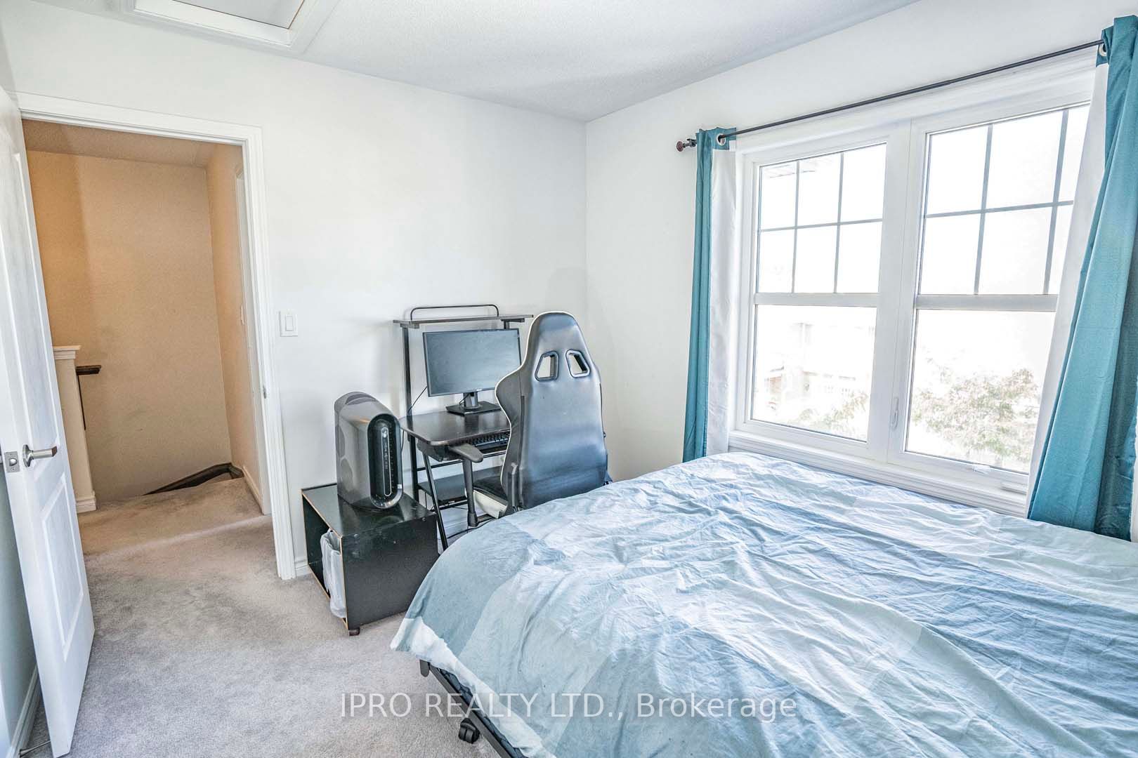 1541 Gainer Cres