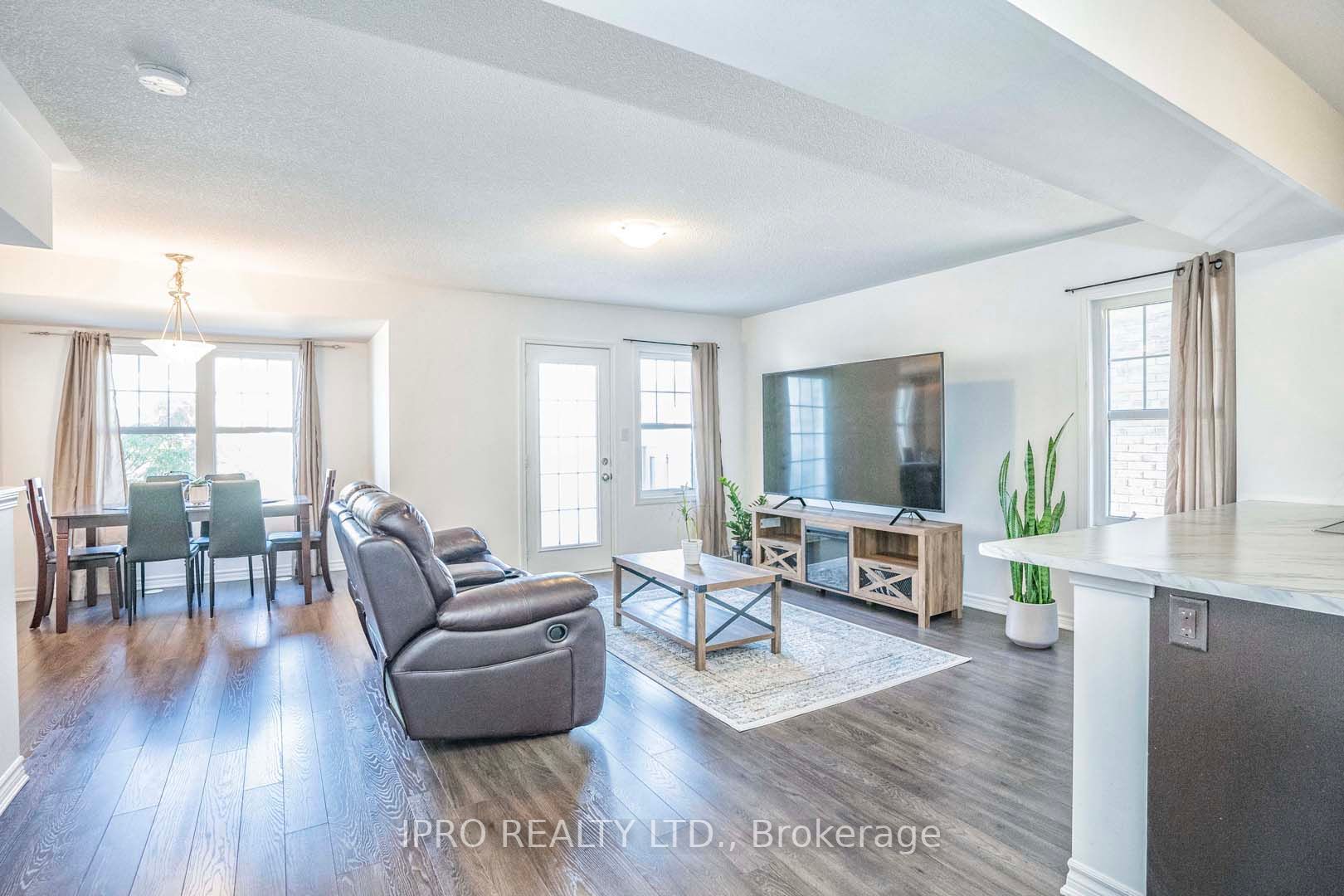 1541 Gainer Cres