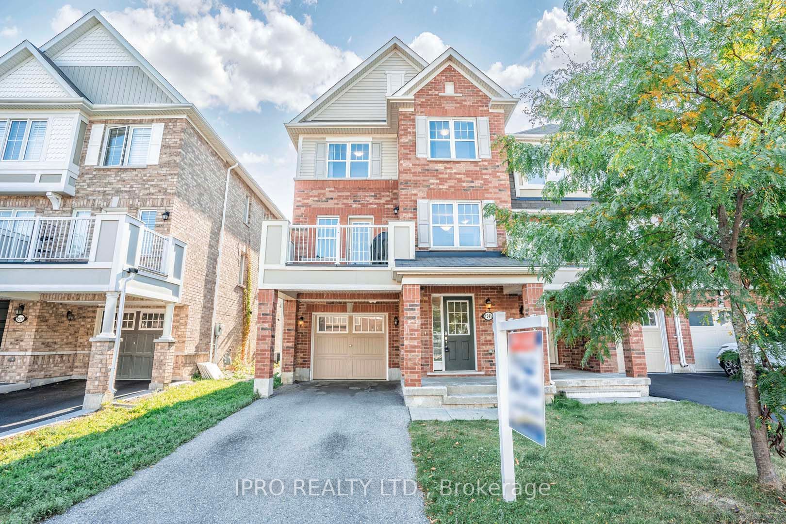 1541 Gainer Cres