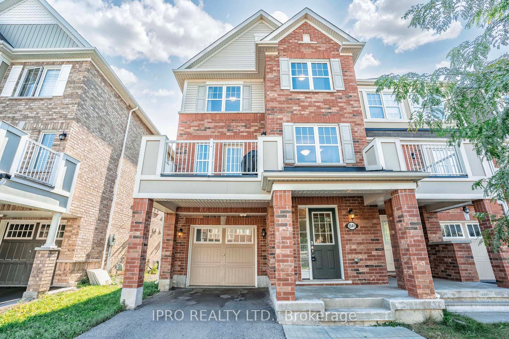 1541 Gainer Cres