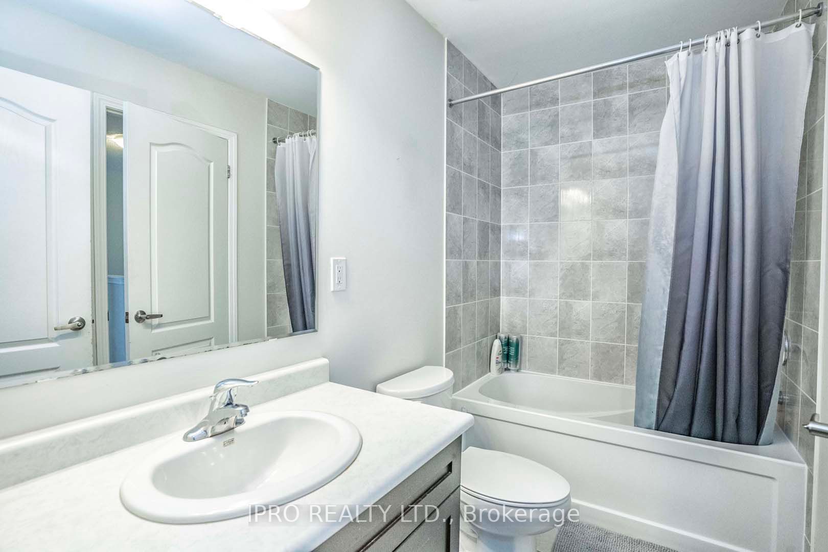 1541 Gainer Cres